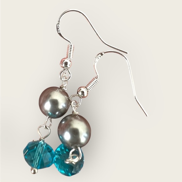 Blue crystal & gray pearl earrings set in silver stamped .925 - Picture 6 of 7
